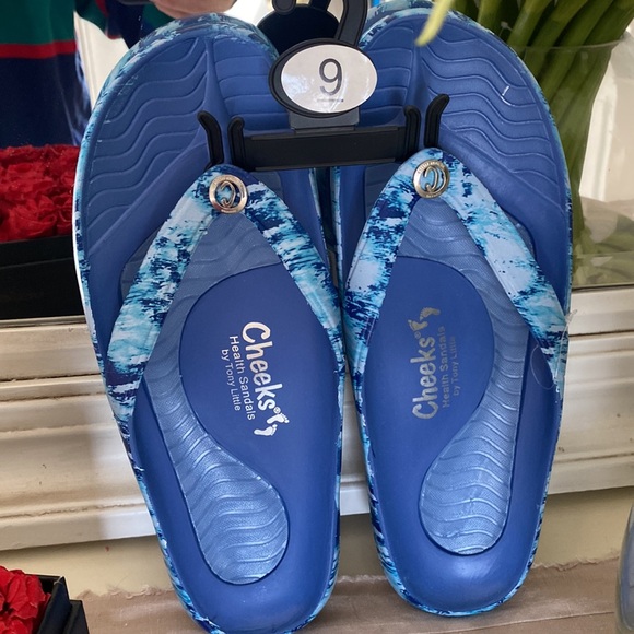 Cheeks Flip Flops and Sandals sizes 6 to 10!! Brand New - Picture 4 of 4